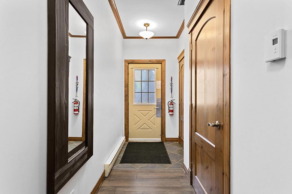 Le Manoir 106-7 By Escapades Tremblant Apartment Mont-Tremblant Bagian luar foto