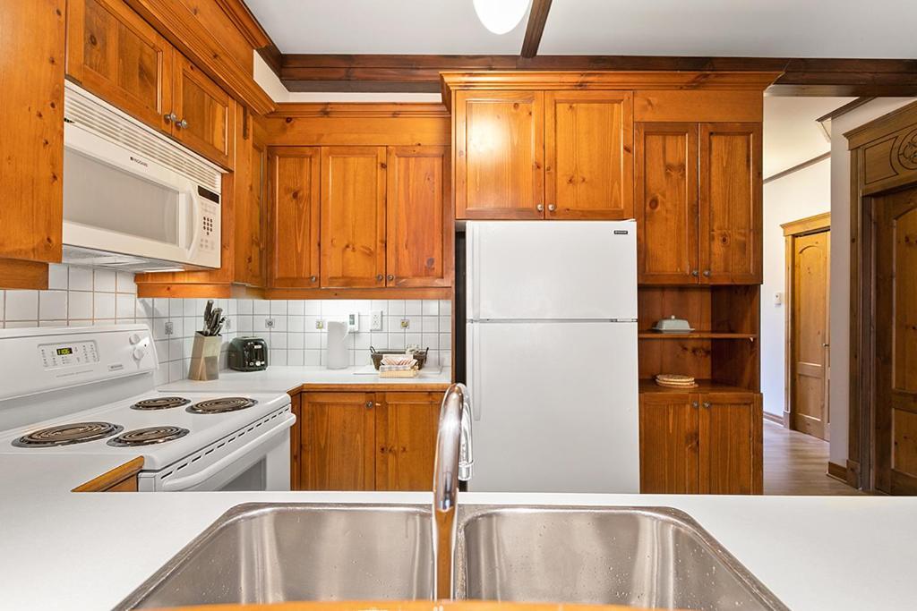 Le Manoir 106-7 By Escapades Tremblant Apartment Mont-Tremblant Bagian luar foto